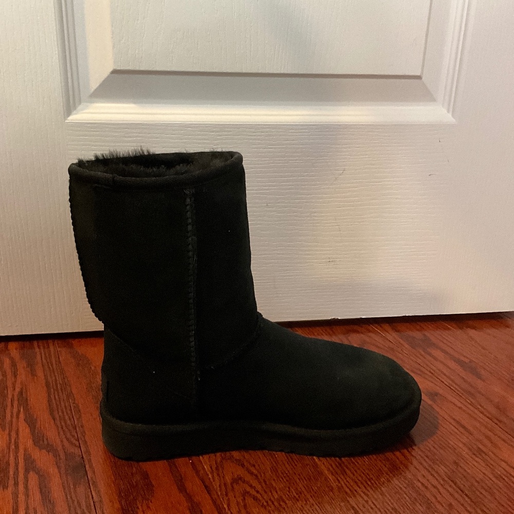 UGG CLASSIC SHORT